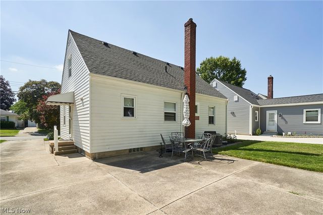 2863 11th Street, Cuyahoga Falls, OH 44221