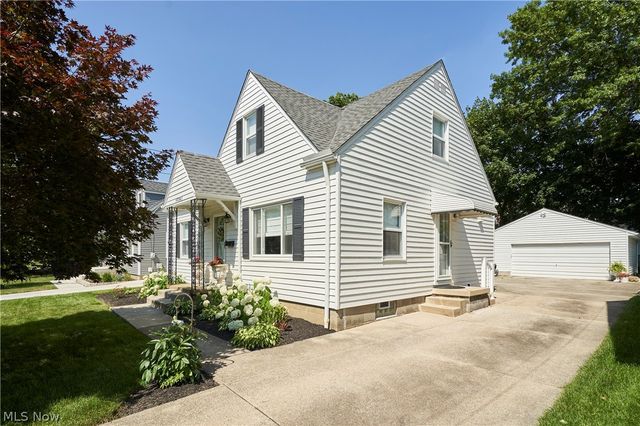 2863 11th Street, Cuyahoga Falls, OH 44221