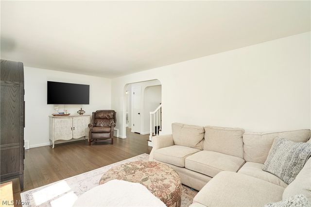 2863 11th Street, Cuyahoga Falls, OH 44221