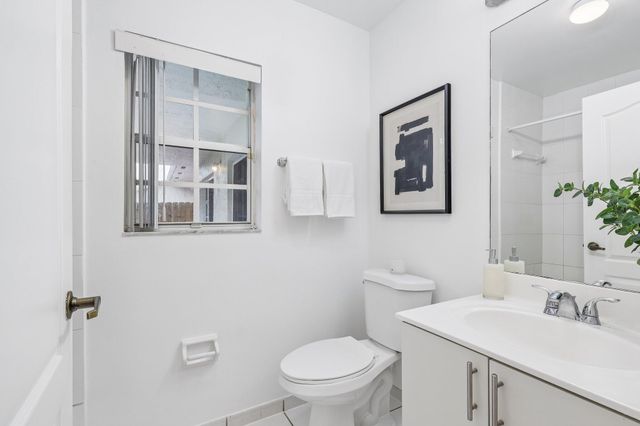 980 NE 212th Terrace 980-01, Miami, FL 33179