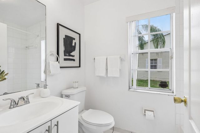 980 NE 212th Terrace 980-01, Miami, FL 33179