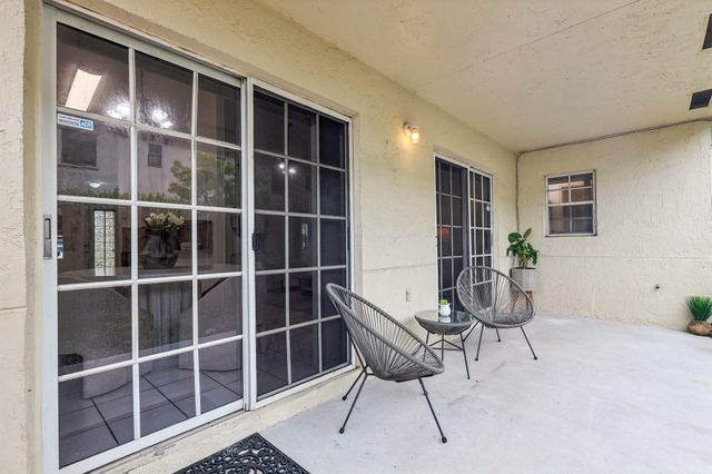 980 NE 212th Terrace 980-01, Miami, FL 33179