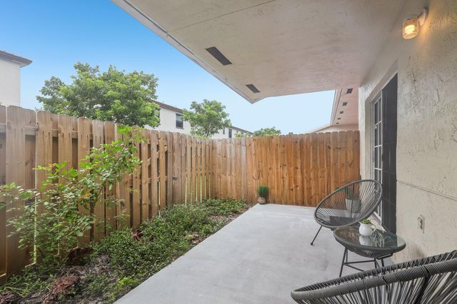 980 NE 212th Terrace 980-01, Miami, FL 33179