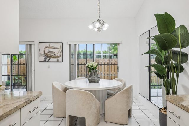 980 NE 212th Terrace 980-01, Miami, FL 33179
