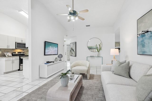 980 NE 212th Terrace 980-01, Miami, FL 33179