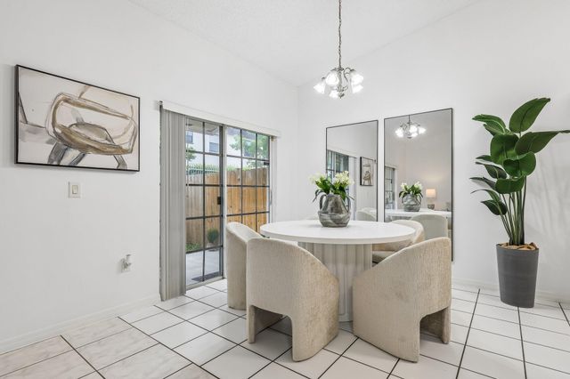 980 NE 212th Terrace 980-01, Miami, FL 33179