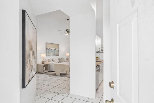 980 NE 212th Terrace 980-01, Miami, FL 33179