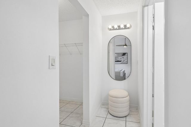 980 NE 212th Terrace 980-01, Miami, FL 33179