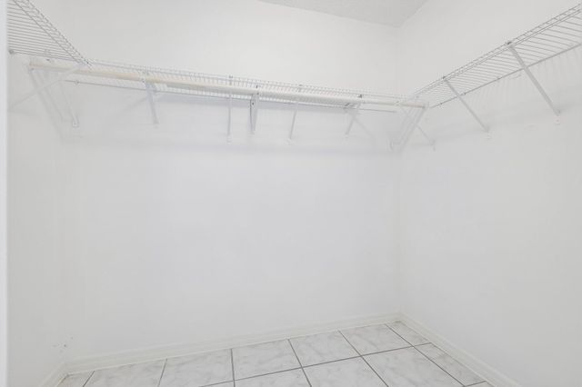 980 NE 212th Terrace 980-01, Miami, FL 33179