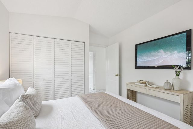 980 NE 212th Terrace 980-01, Miami, FL 33179