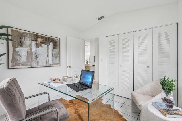 980 NE 212th Terrace 980-01, Miami, FL 33179