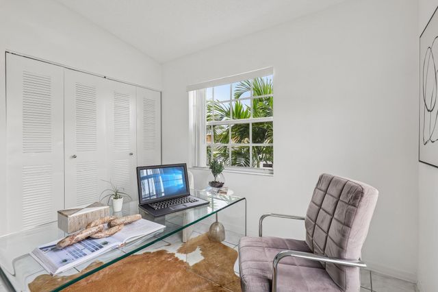 980 NE 212th Terrace 980-01, Miami, FL 33179