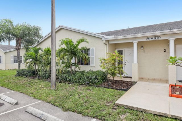 980 NE 212th Terrace 980-01, Miami, FL 33179