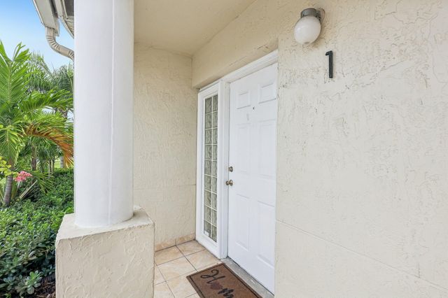 980 NE 212th Terrace 980-01, Miami, FL 33179