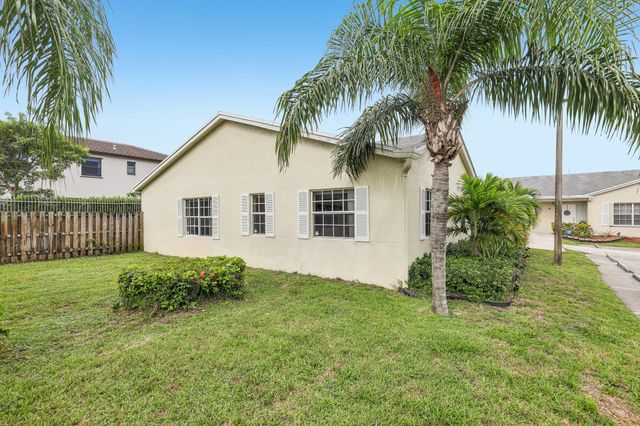 980 NE 212th Terrace 980-01, Miami, FL 33179
