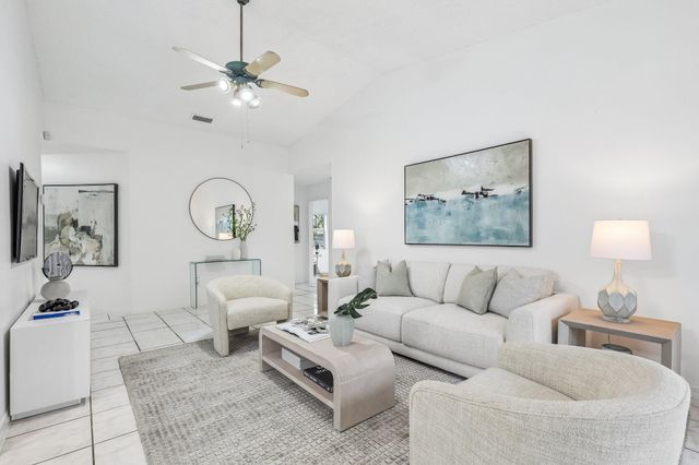 980 NE 212th Terrace 980-01, Miami, FL 33179