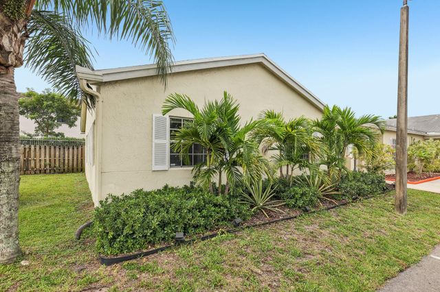 980 NE 212th Terrace 980-01, Miami, FL 33179