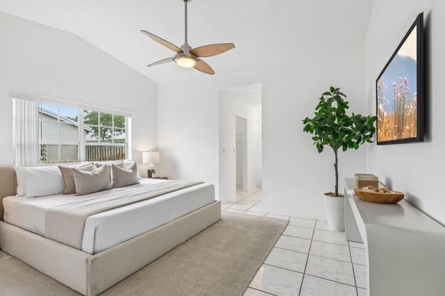 980 NE 212th Terrace 980-01, Miami, FL 33179