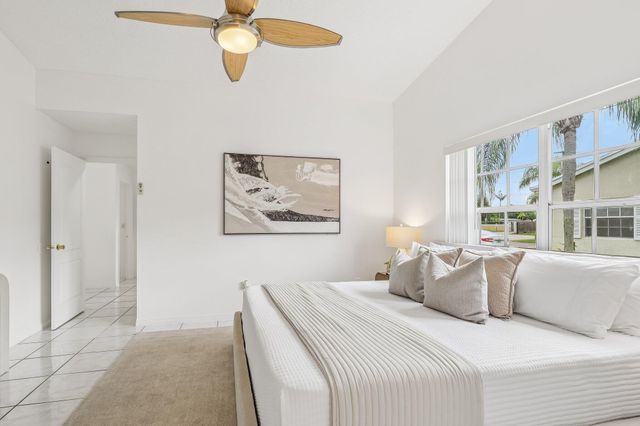 980 NE 212th Terrace 980-01, Miami, FL 33179