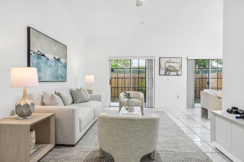 980 NE 212th Terrace 980-01, Miami, FL 33179