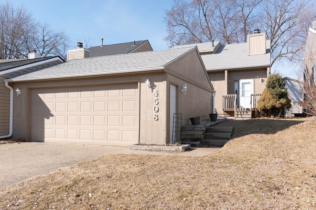 4508 80th Place, Urbandale, IA 50322