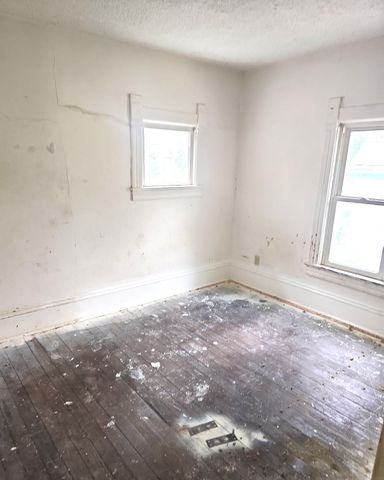 56 Lafayette Street, Waterloo, IA 50703