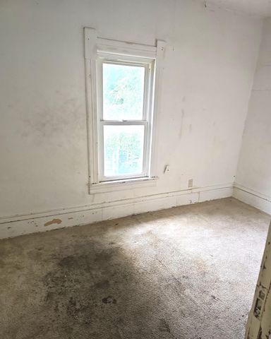 56 Lafayette Street, Waterloo, IA 50703