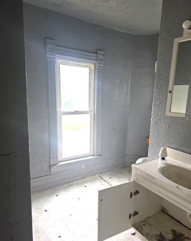 56 Lafayette Street, Waterloo, IA 50703