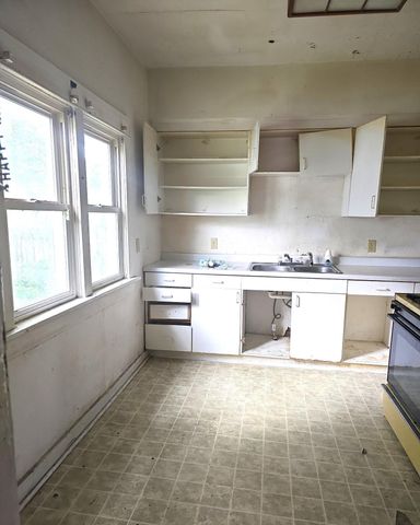 56 Lafayette Street, Waterloo, IA 50703