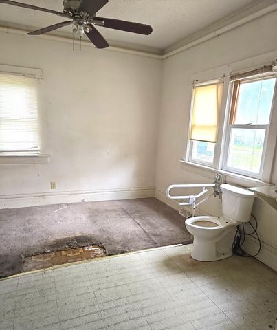 56 Lafayette Street, Waterloo, IA 50703