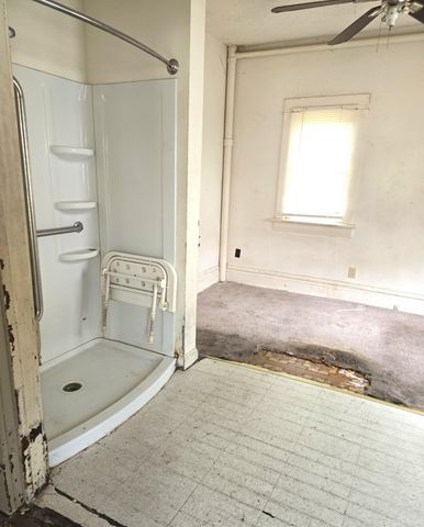 56 Lafayette Street, Waterloo, IA 50703