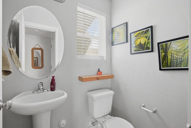 1049 W STONEHAVEN DR, North Salt Lake, UT 84054