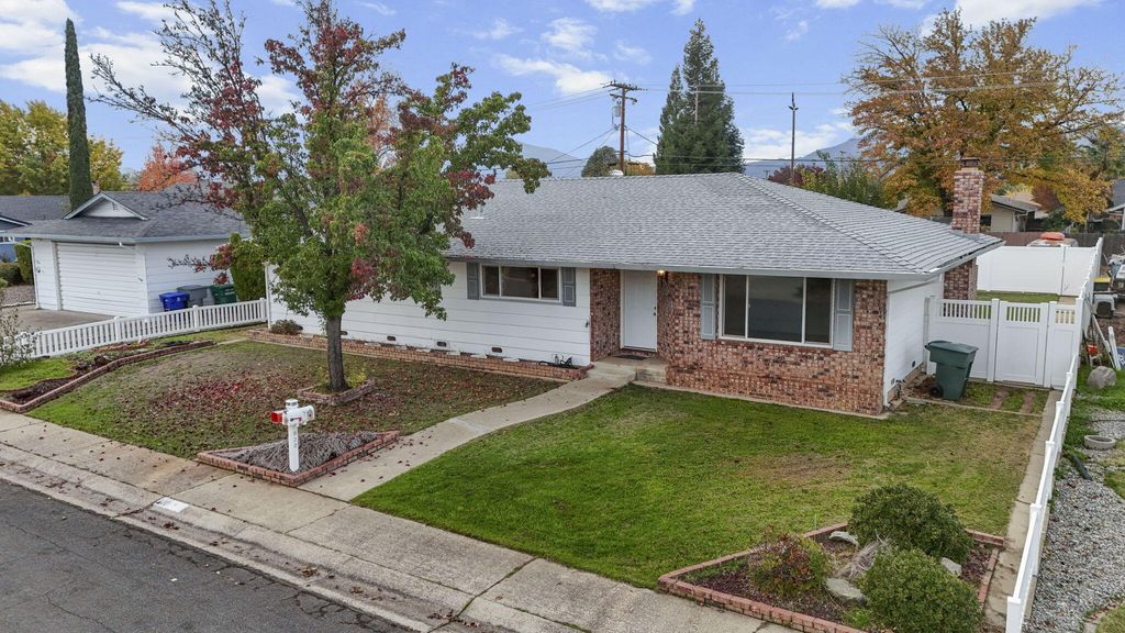 820 Middle Street, Redding, CA 96003