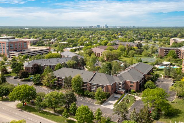 815 Leicester Road 219, Elk Grove Village, IL 60007