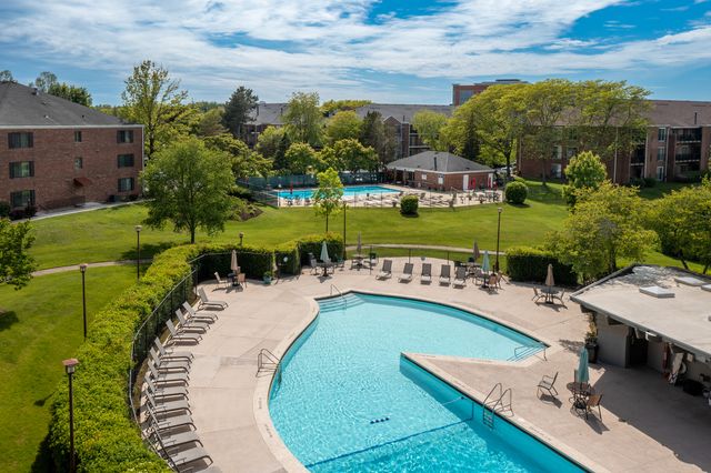 815 Leicester Road 219, Elk Grove Village, IL 60007