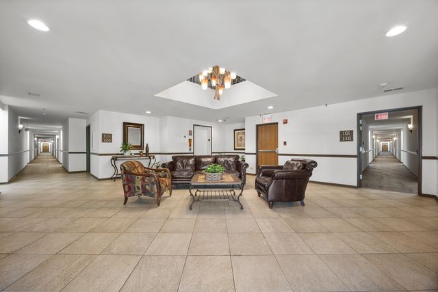 815 Leicester Road 219, Elk Grove Village, IL 60007