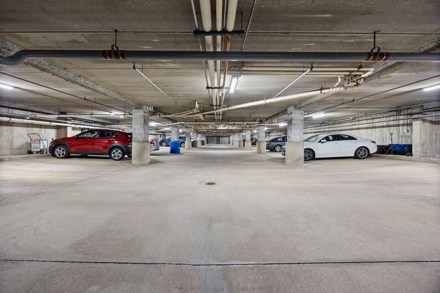 815 Leicester Road 219, Elk Grove Village, IL 60007