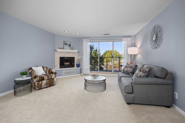 815 Leicester Road 219, Elk Grove Village, IL 60007