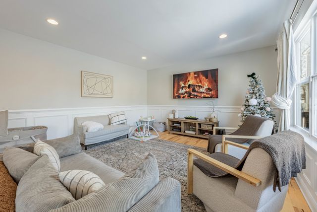 408 Fountain Avenue, Elgin, IL 60124