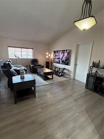 7878 W 29th Lane 202-20, Hialeah, FL 33018