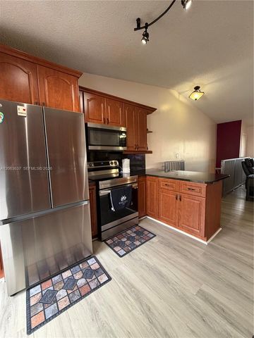 7878 W 29th Lane 202-20, Hialeah, FL 33018