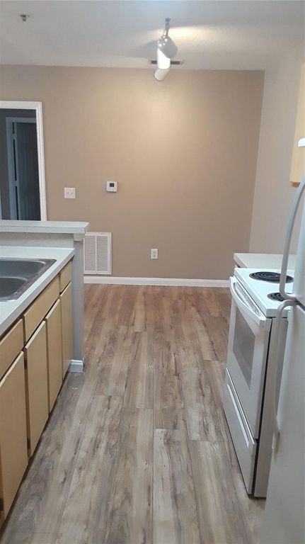 Image 13 of property listing at 6512 SWISSCO DRIVE 1417, Orlando, FL 32822