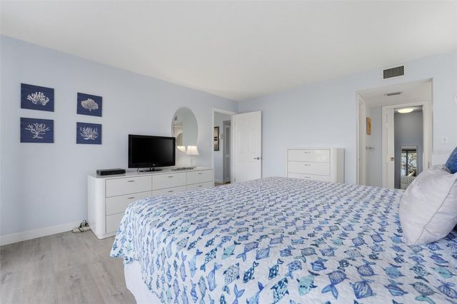 6415 MIDNIGHT PASS ROAD 310, Sarasota, FL 34242