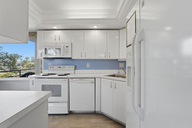 6415 MIDNIGHT PASS ROAD 310, Sarasota, FL 34242