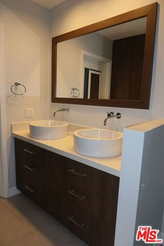 1617 Roscomare Road, Los Angeles, CA 90077