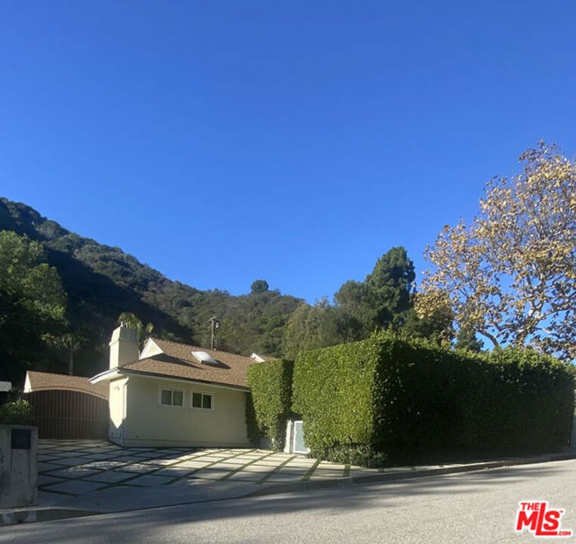 1617 Roscomare Road, Los Angeles, CA 90077