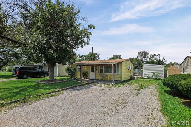 221 Saint John Drive, Cahokia, IL 62206