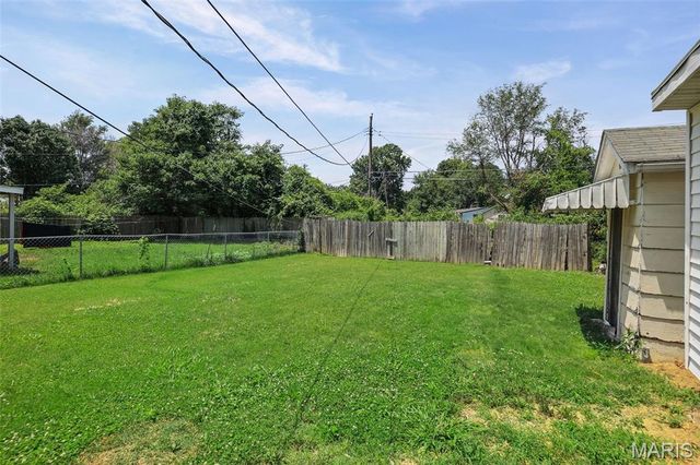 221 Saint John Drive, Cahokia, IL 62206
