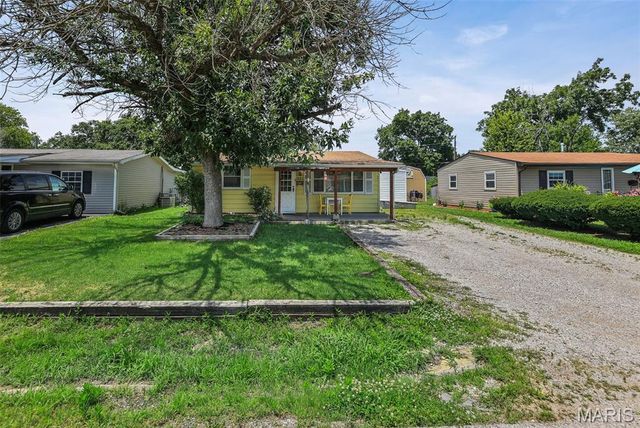 221 Saint John Drive, Cahokia, IL 62206