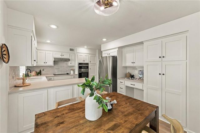 2012 W 123rd Terrace, Leawood, KS 66209